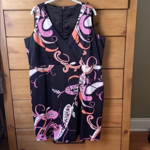Tahari Dresses & Skirts - Tahari Black Paisley Print Sheath Dress / Size 18